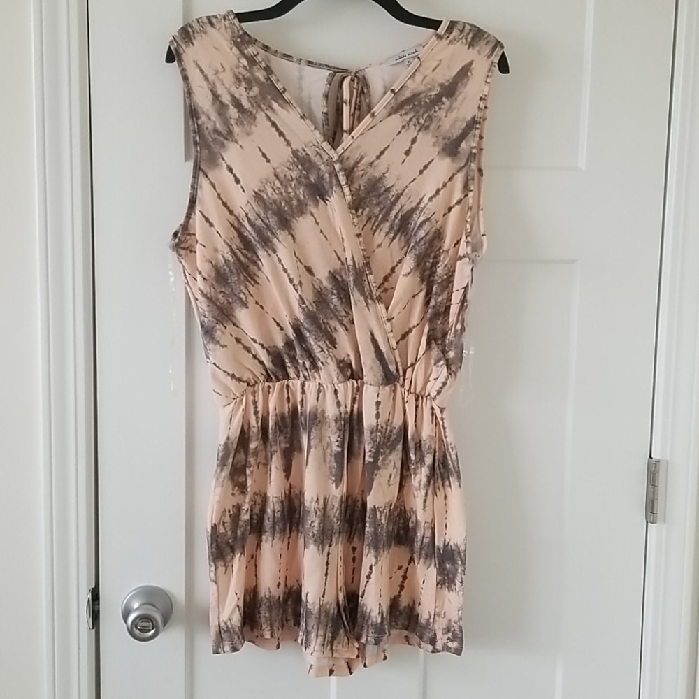 NWOT White Birch Romper. XL